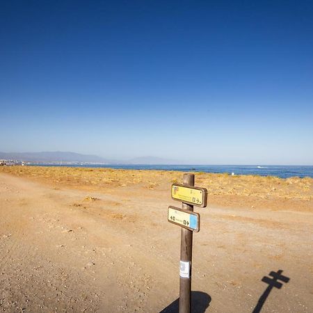 Relax At Premium Beach Flat - Aldea Beach Манилва Экстерьер фото